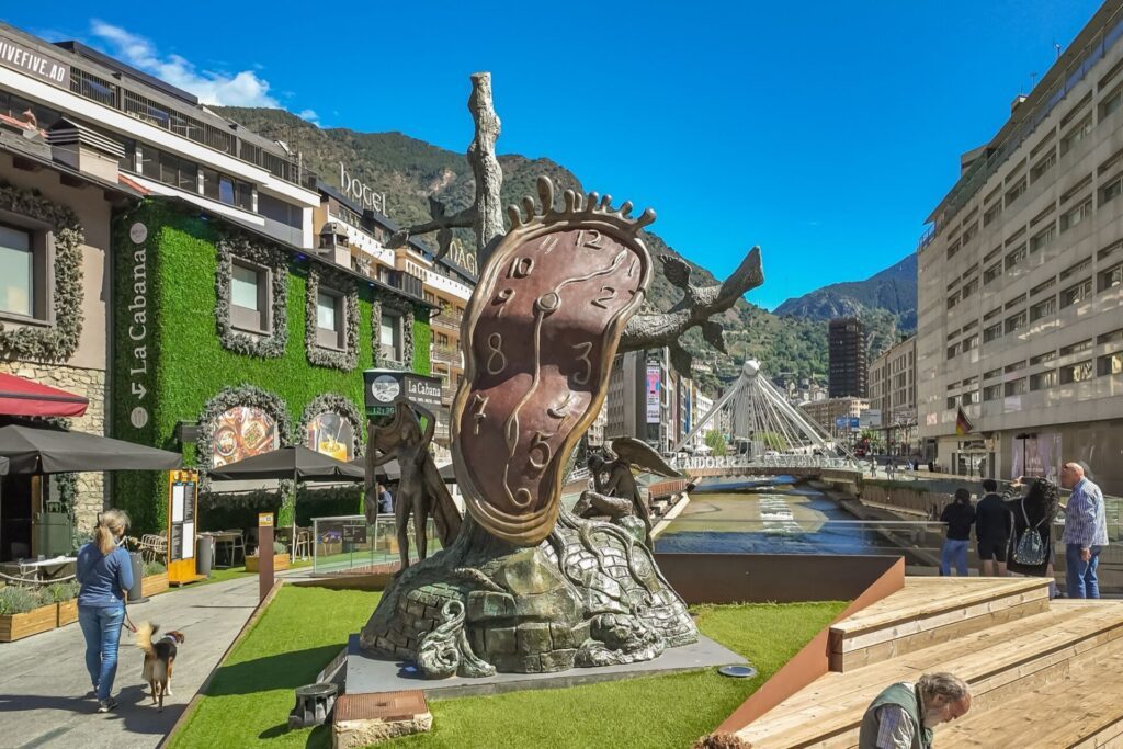 La Noblesse du Temps de Salvador Dalí au coeur d'Andorre-la-Vieille
