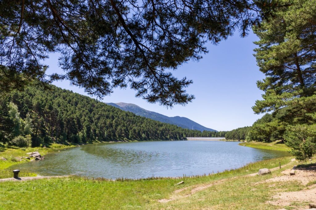 Photo panoramique du lac Engolasters d'Andorre
