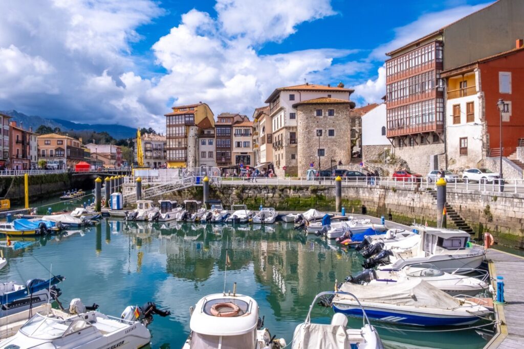 Port de Llanes, un port typique des Asturies dans le nord de l'Espagne