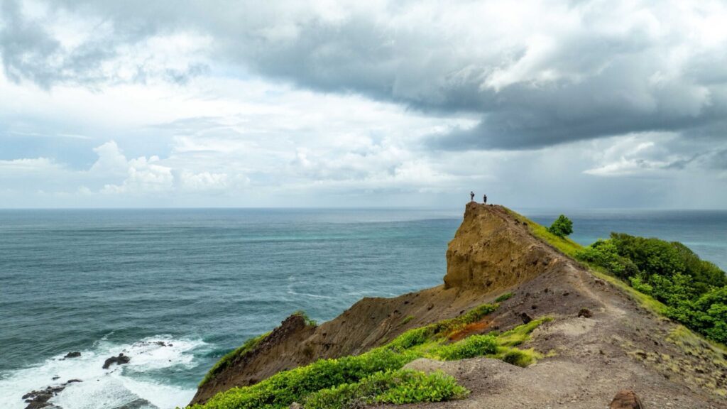 Randonnée le long des falaises spectaculaires sur la presqu'île de la Caravelle (Martinique)