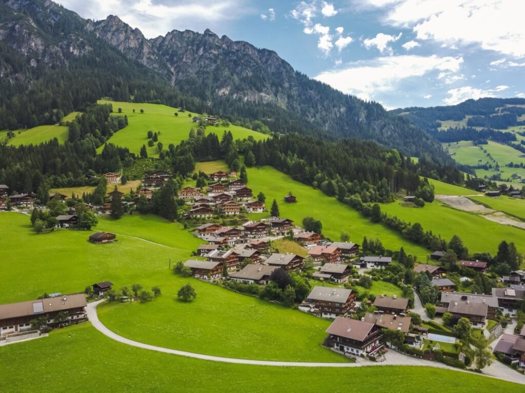 Vue Aérien de la ville d'Alpbach à Kufstein, Tyrol