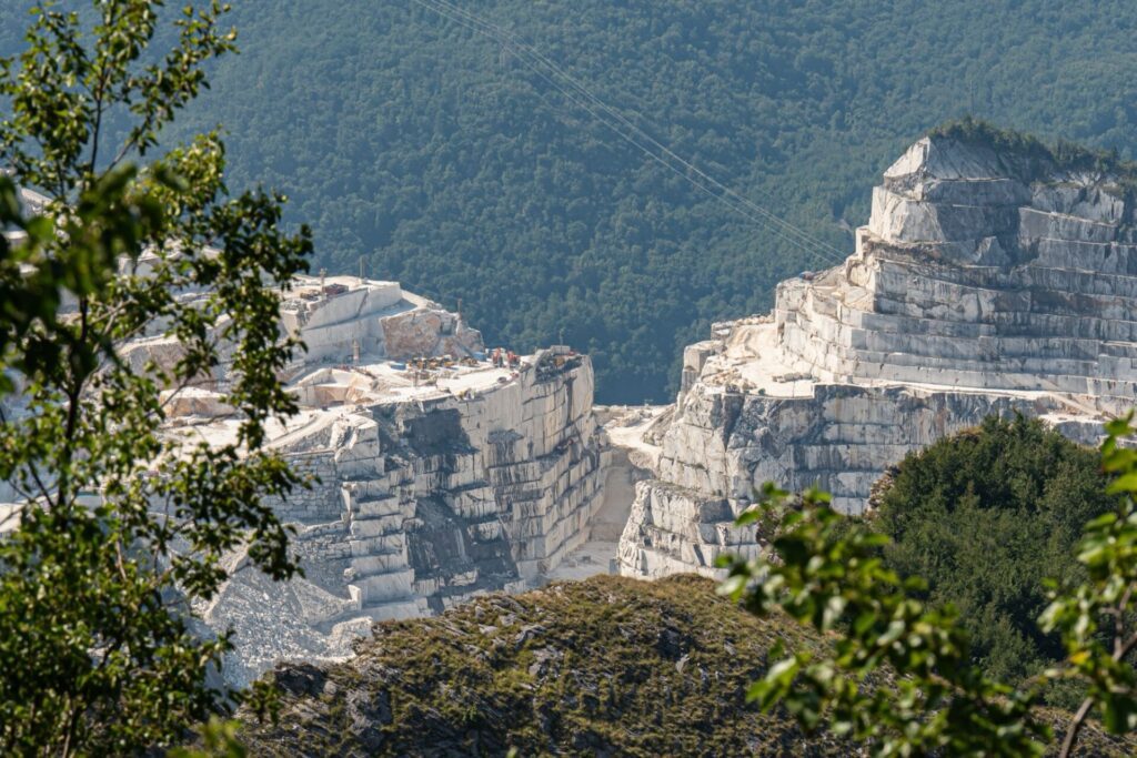 Les carrières de marbre de Carrare dans la région des Cinque Terre