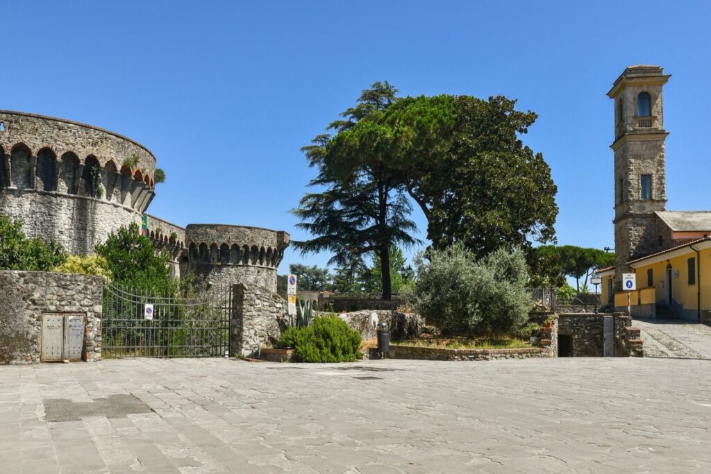 Sarzana et sa forteresse, vers les Cinque Terre