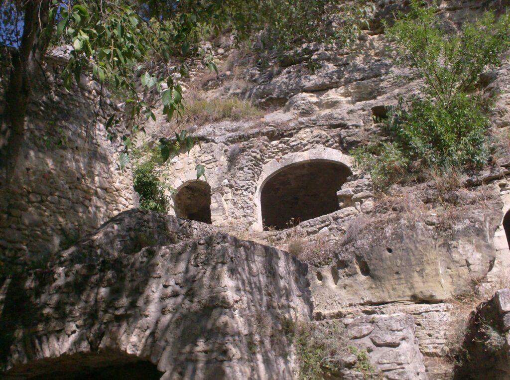 village troglodytique de Barry