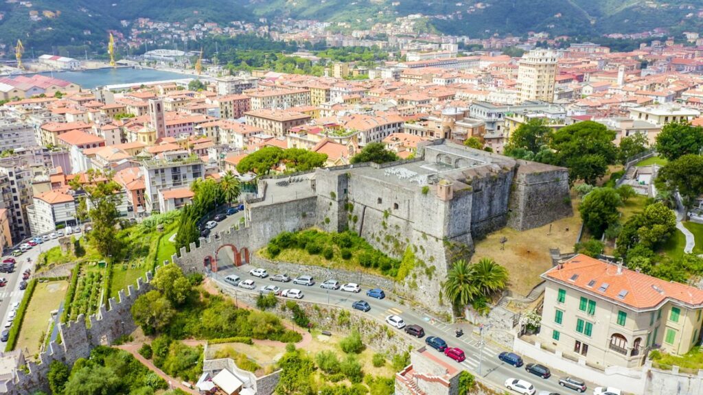 le château San Giorgio, à l'entrée des Cinque Terre