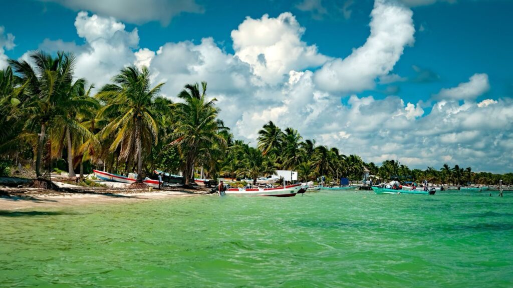 Joli petit port de pêche de Punta Allen, Yucatán