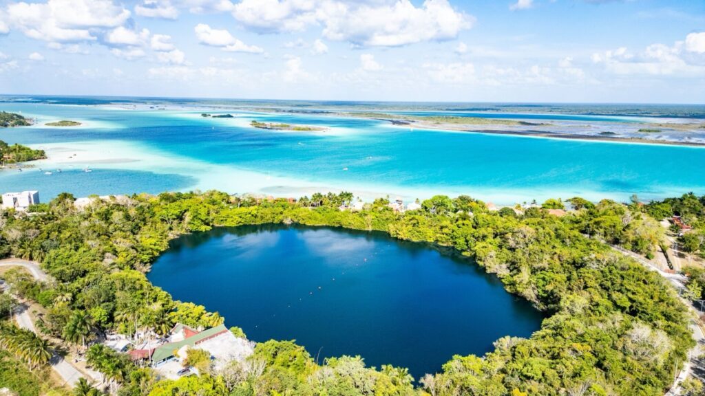 Le lac de Bacalar, Mexique