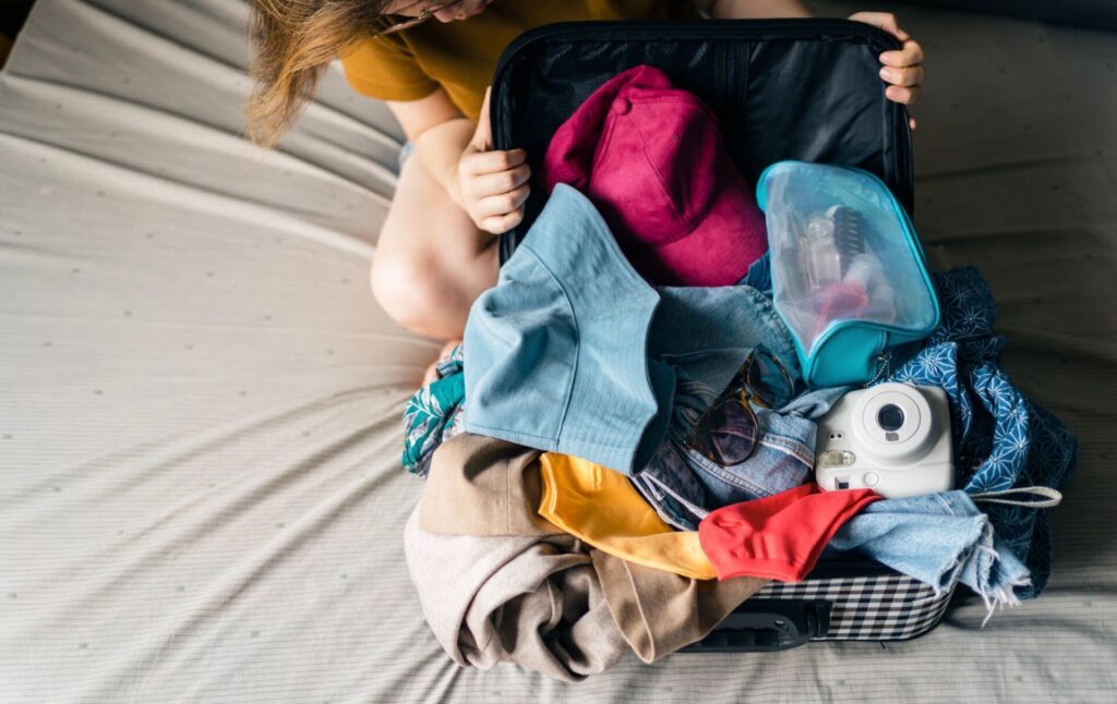 Vider sa valise à son retour de voyage