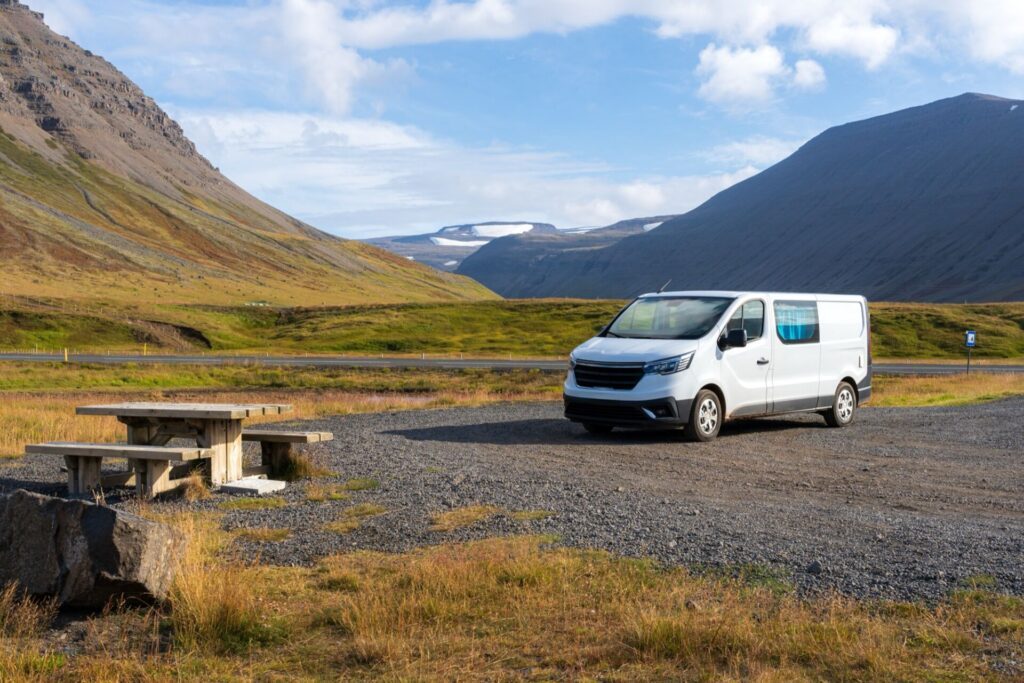 Un van compact dans les Westfjords - Islande
