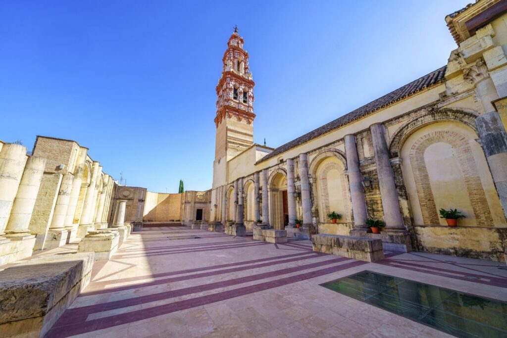Vue sur l’église de San Juan à Écija
